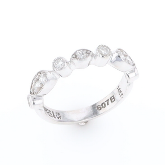 Simply Vintage Wedding Band (White Gold)