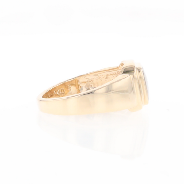 Gold Quartz Ring Square Inlaid Design