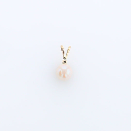 Pearl Pendant with Diamond Accent