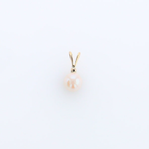 Pearl Pendant with Diamond Accent