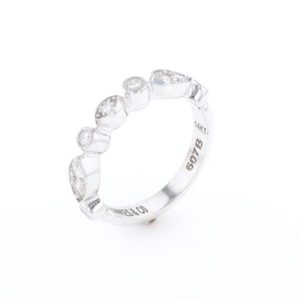 Simply Vintage Wedding Band (White Gold)