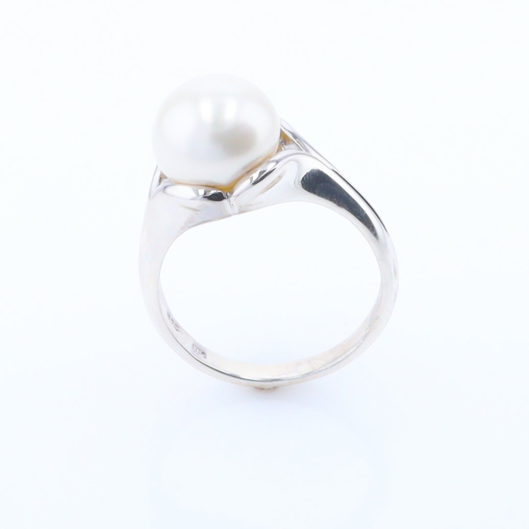 Solitaire Pearl Ring