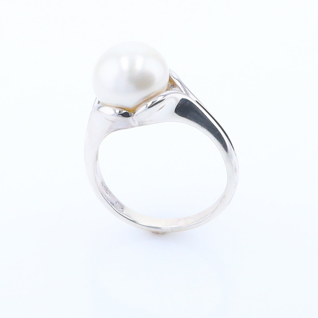 Solitaire Pearl Ring