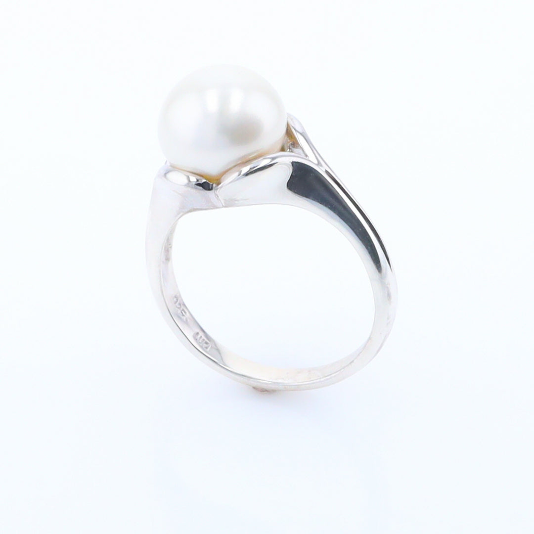 Solitaire Pearl Ring