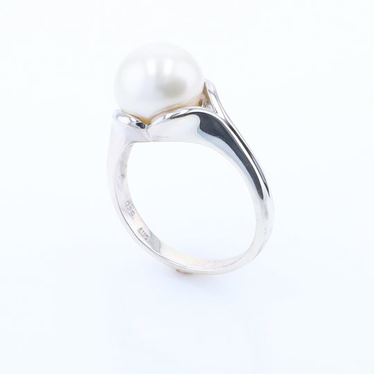 Solitaire Pearl Ring