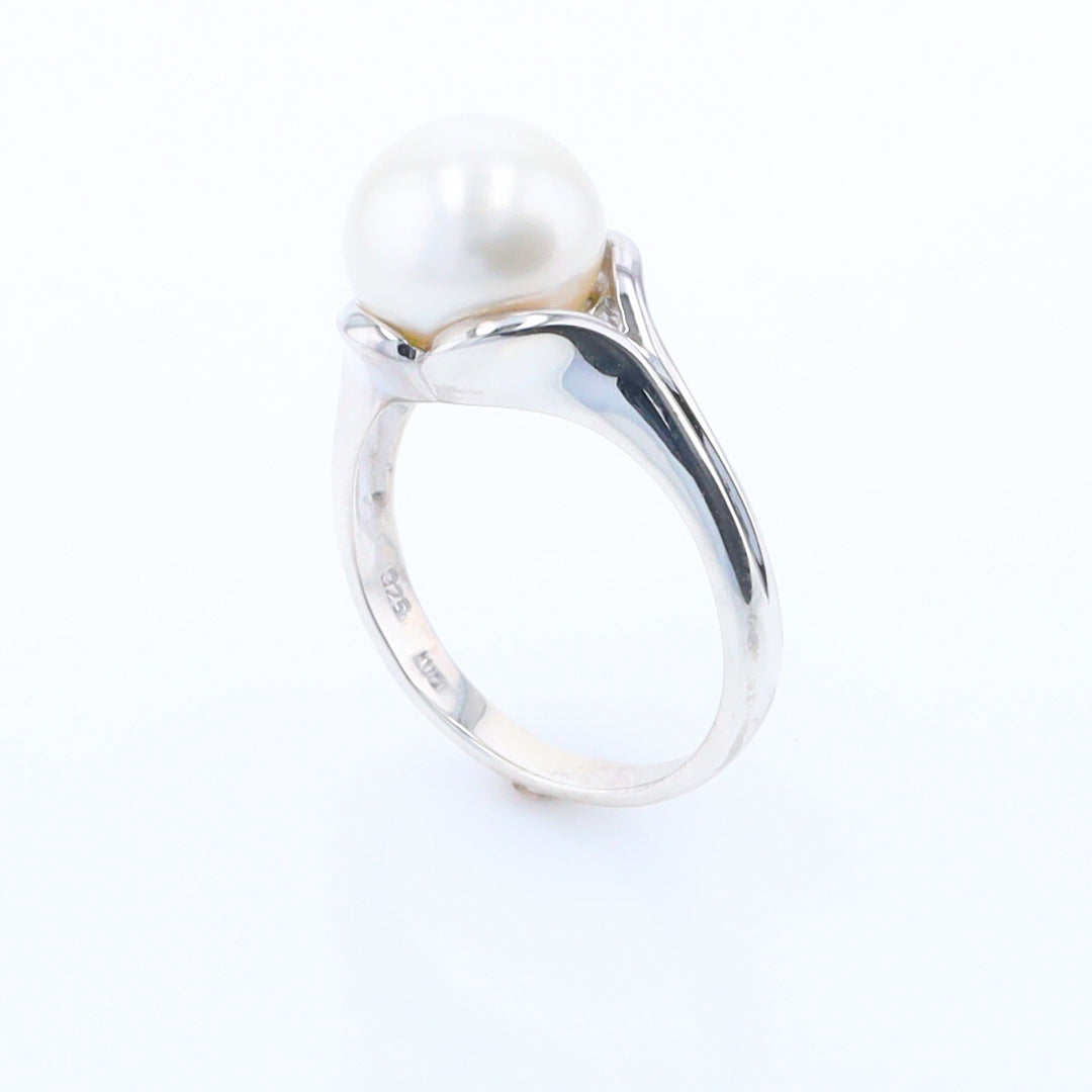 Solitaire Pearl Ring