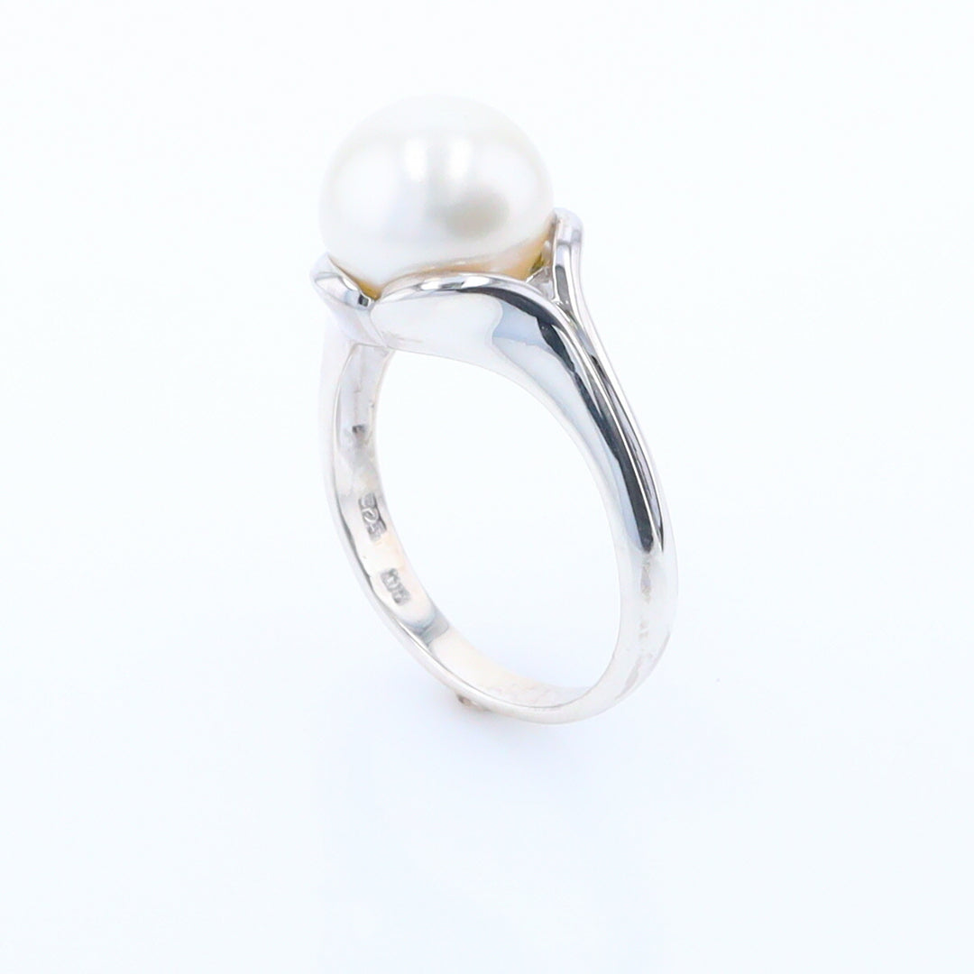 Solitaire Pearl Ring