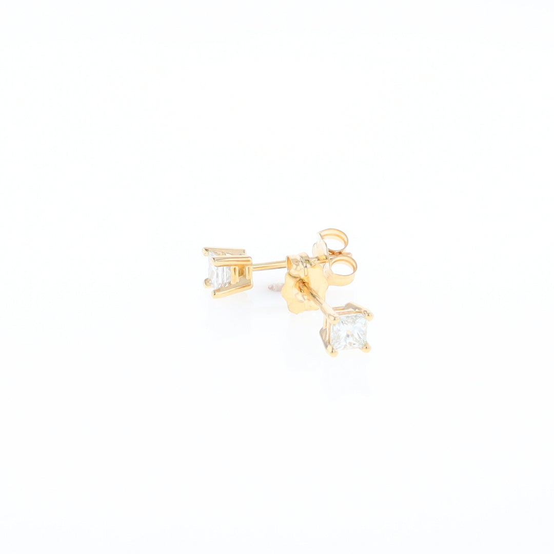 0.39ctw Diamond Stud Earrings