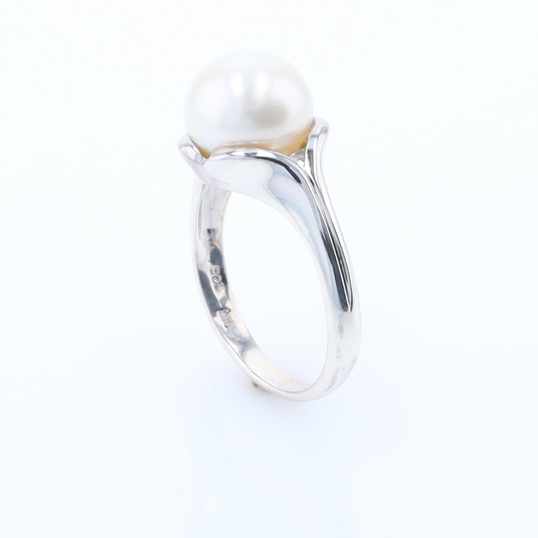 Solitaire Pearl Ring