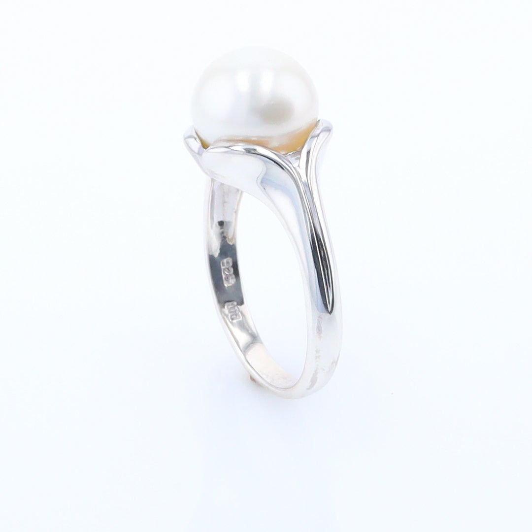 Solitaire Pearl Ring