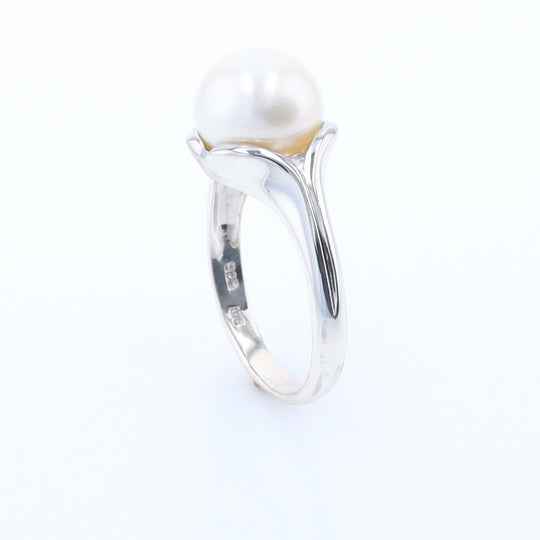 Solitaire Pearl Ring