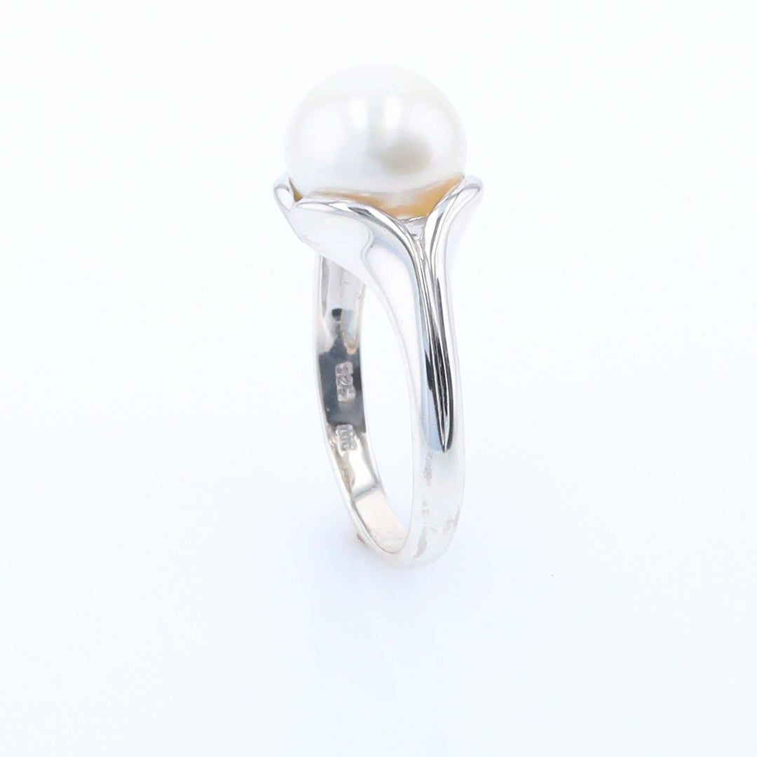 Solitaire Pearl Ring