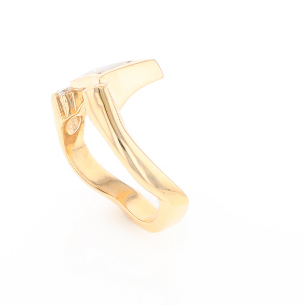 Gold Quartz Ring Triangle Inlaid Design With .14ctw Round Diamonds