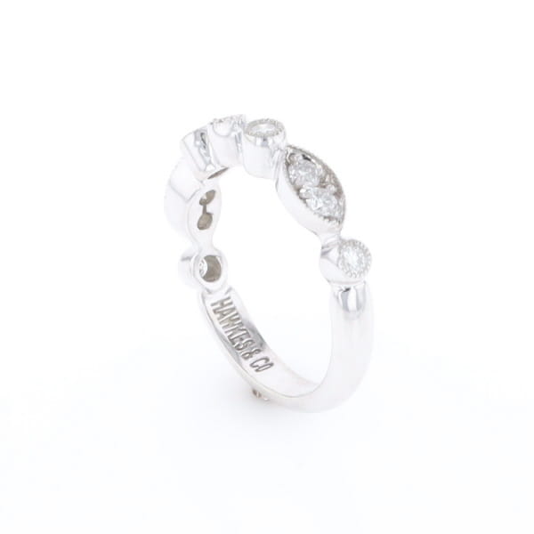 Simply Vintage Wedding Band (White Gold)