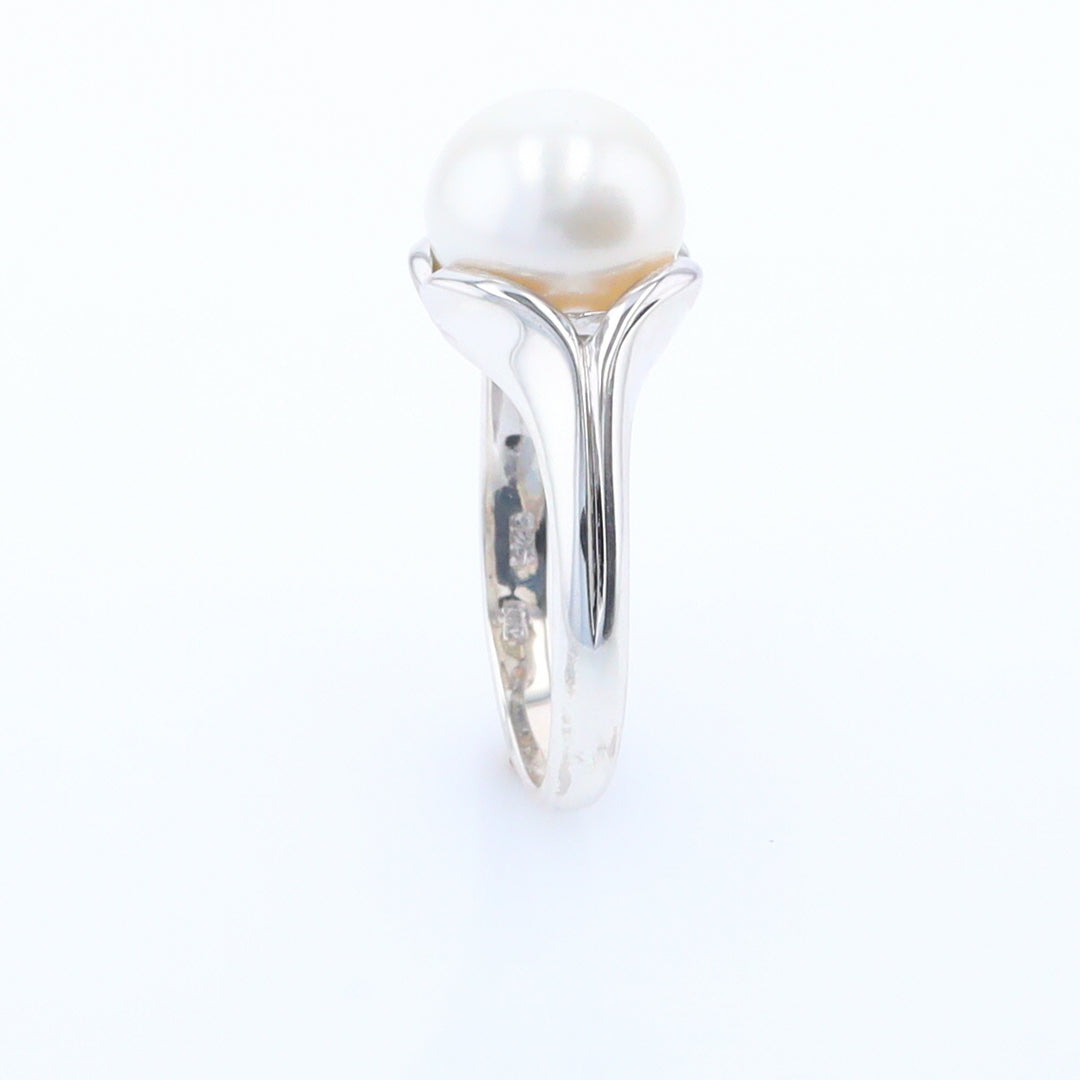 Solitaire Pearl Ring