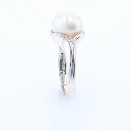 Solitaire Pearl Ring