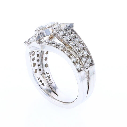 The Queen's Ring - Salt and Pepper