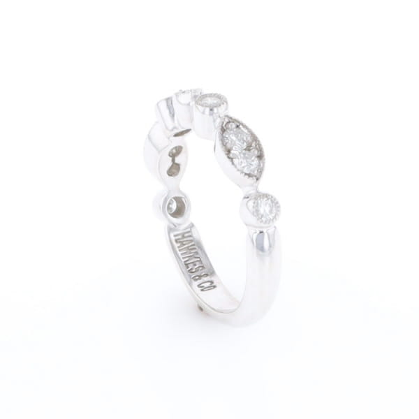 Simply Vintage Wedding Band (White Gold)