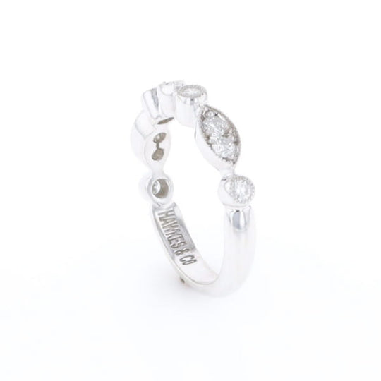 Simply Vintage Wedding Band (White Gold)