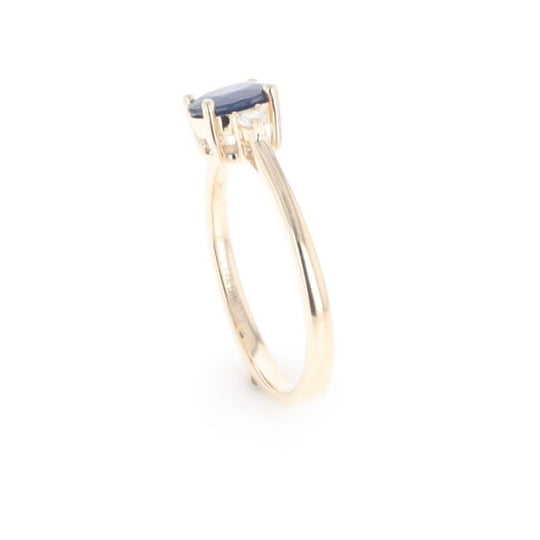 Oval Sapphire Ring With 2 Accent Diamonds