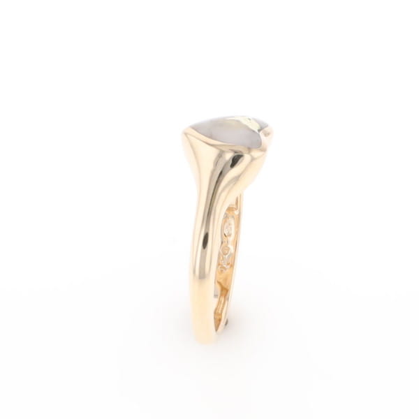 Gold Quartz Ring Heart Shape Inlaid Design