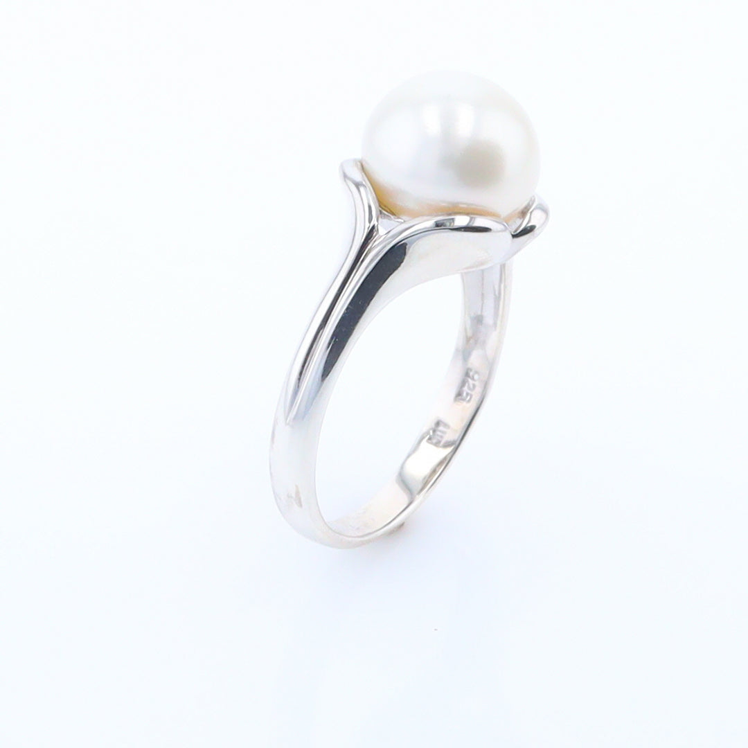 Solitaire Pearl Ring