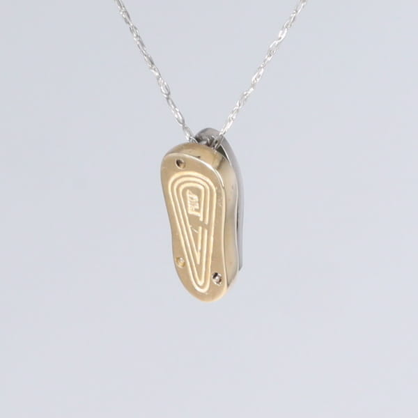 Opal Pendant Inlaid Single Sandal Design