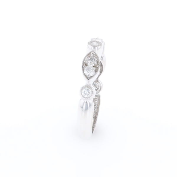 Simply Vintage Wedding Band (White Gold)