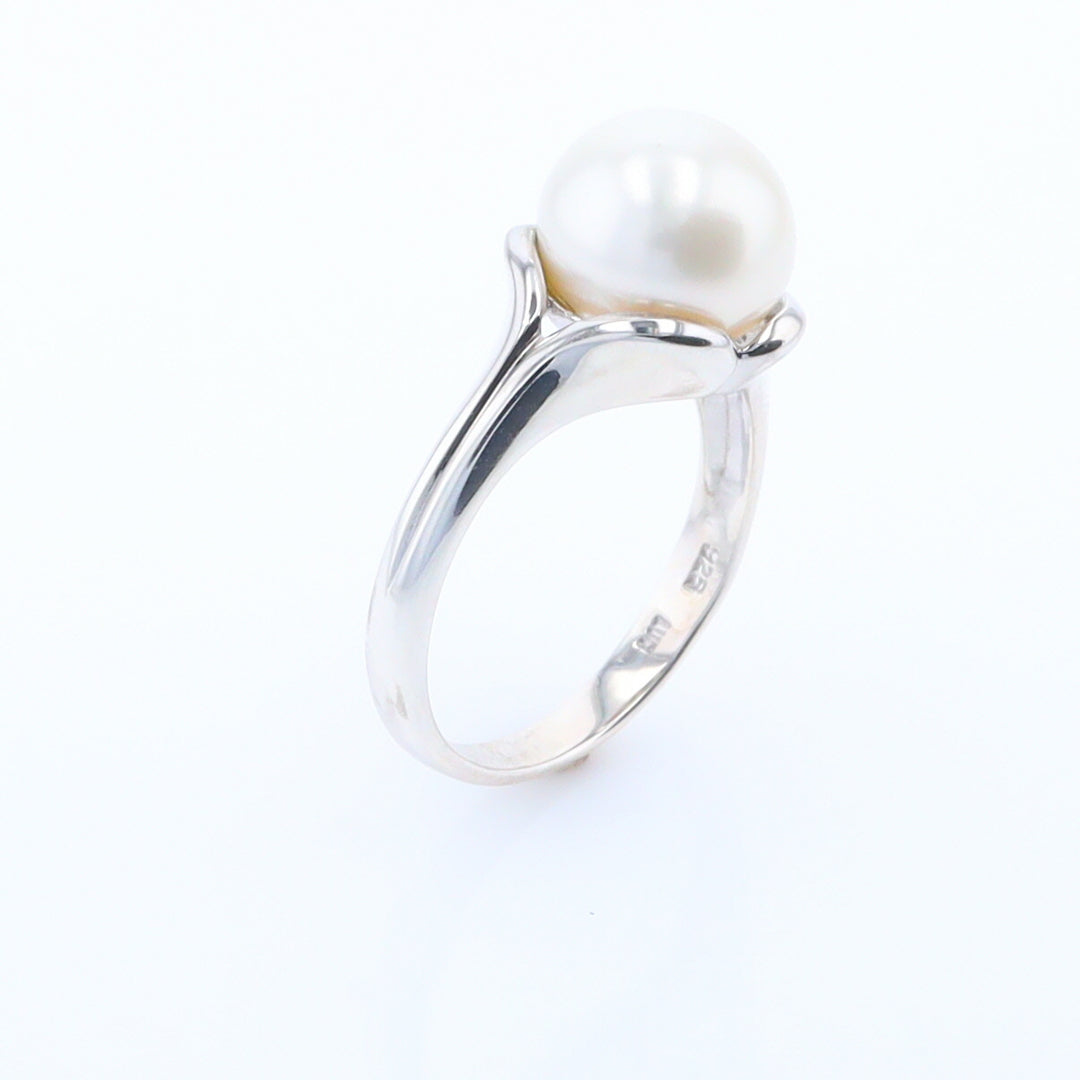 Solitaire Pearl Ring