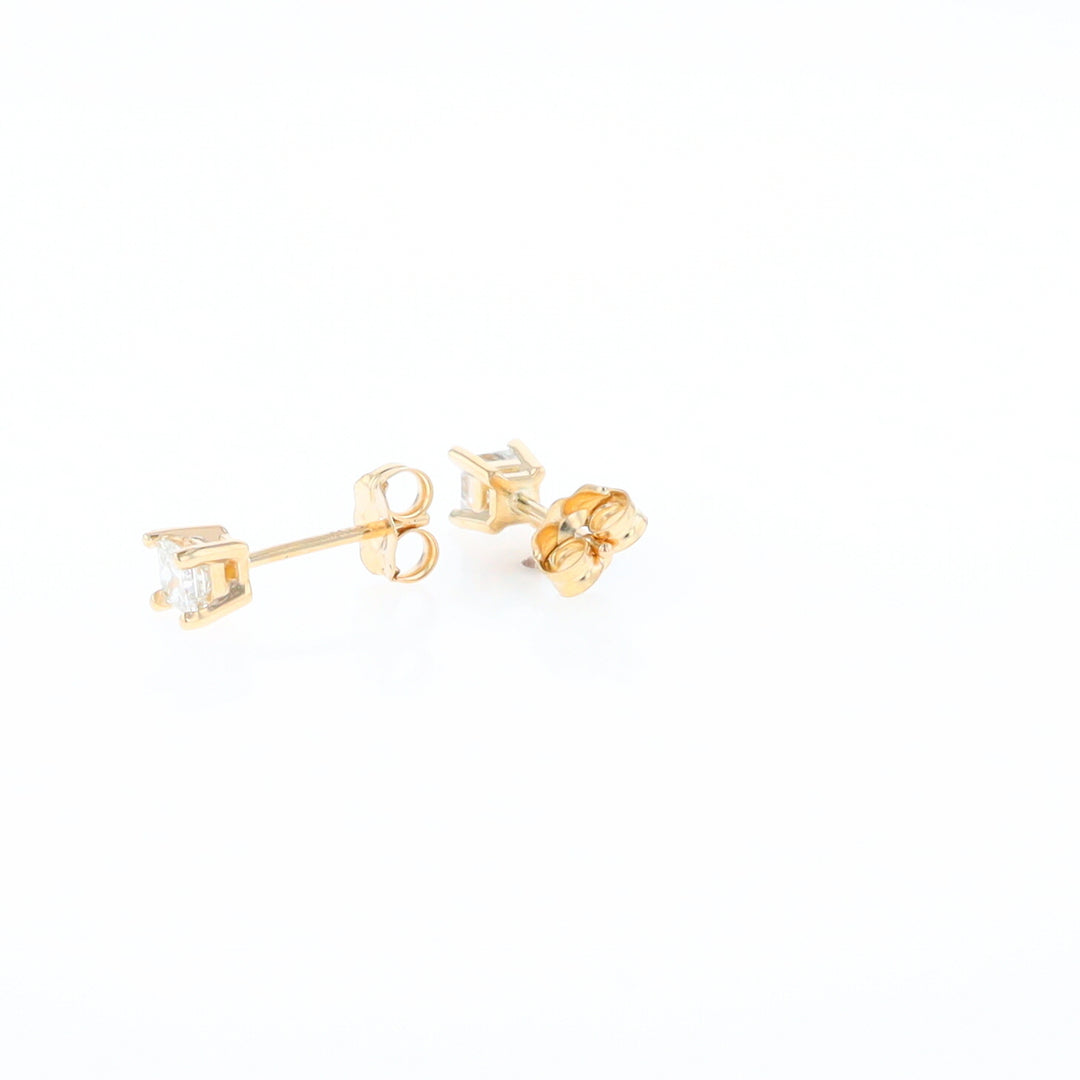 0.39ctw Diamond Stud Earrings