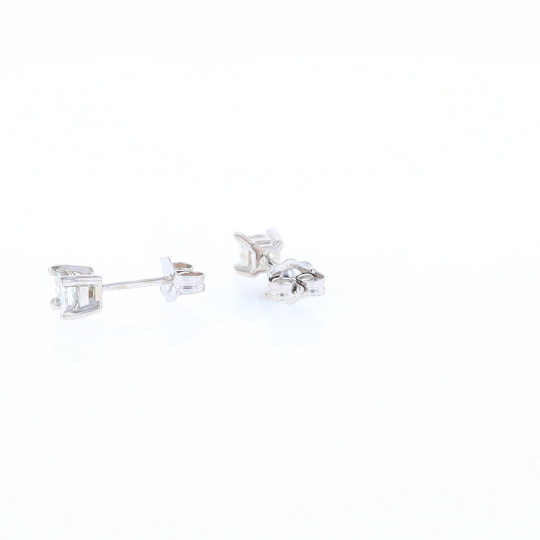 0.51ctw Diamond Stud Earrings