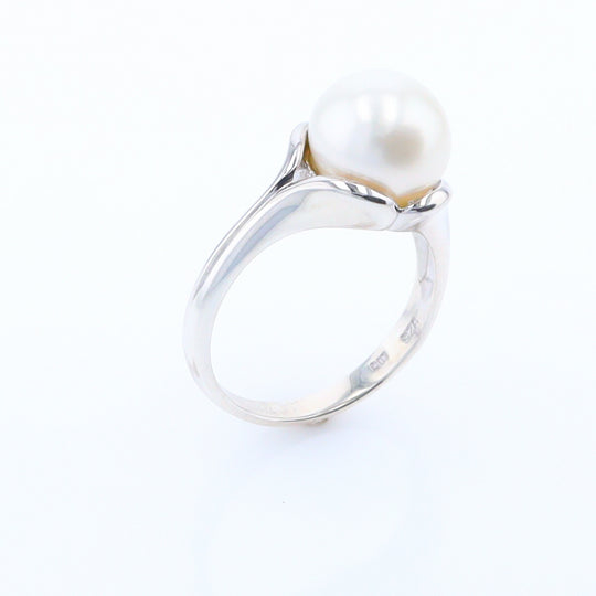 Solitaire Pearl Ring