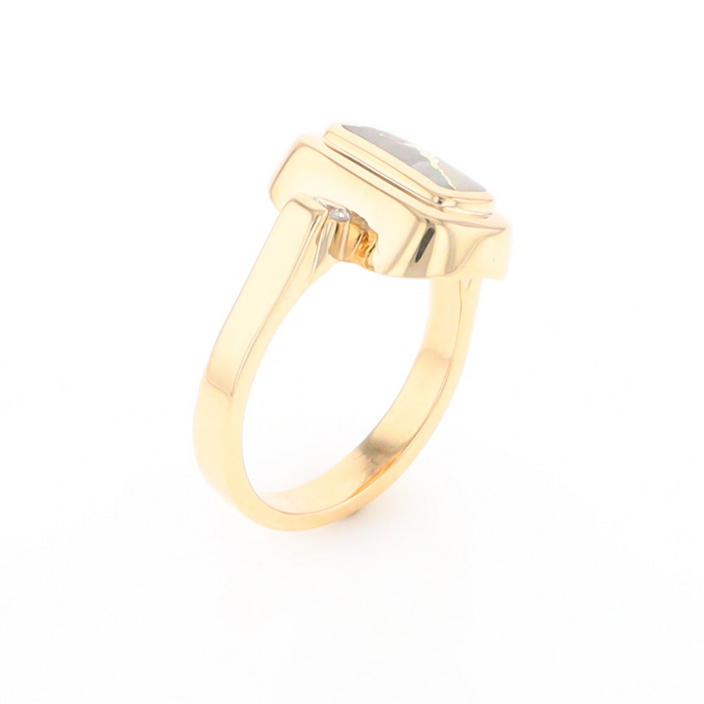 Gold Quartz Ring Oval Inlaid Design with .06ctw Round Diamonds