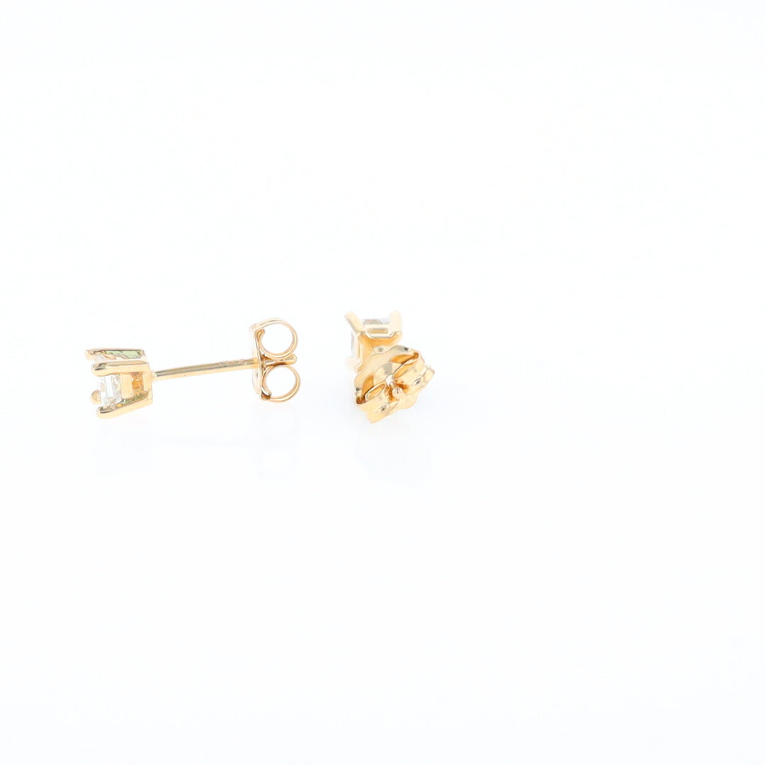 0.39ctw Diamond Stud Earrings