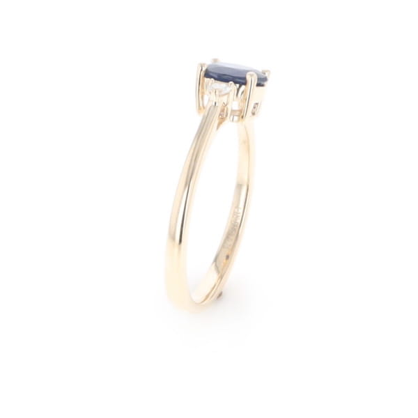 Oval Sapphire Ring With 2 Accent Diamonds