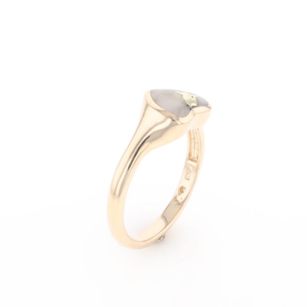 Gold Quartz Ring Heart Shape Inlaid Design