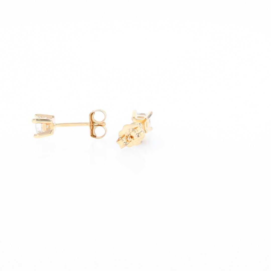 0.39ctw Diamond Stud Earrings