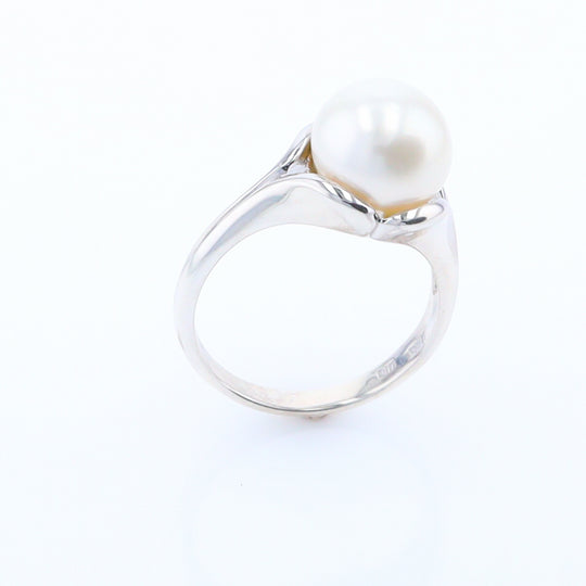 Solitaire Pearl Ring