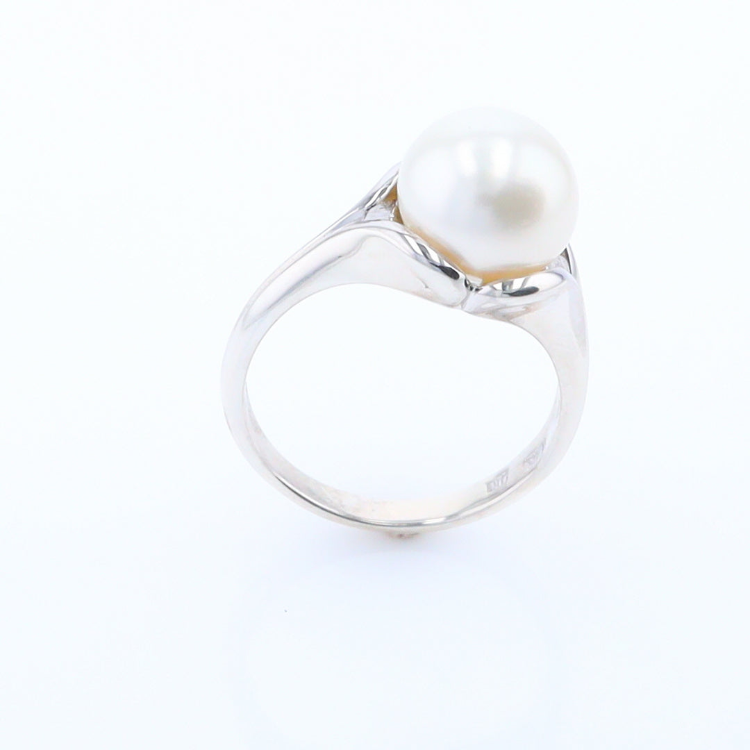 Solitaire Pearl Ring