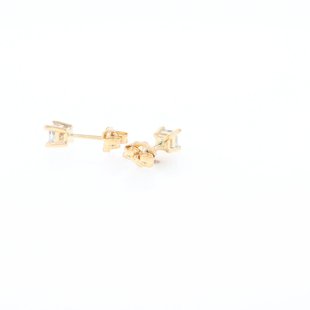 0.38ctw Diamond Stud Earrings