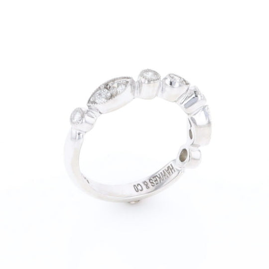 Simply Vintage Wedding Band (White Gold)