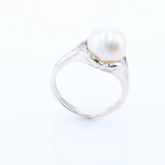 Solitaire Pearl Ring