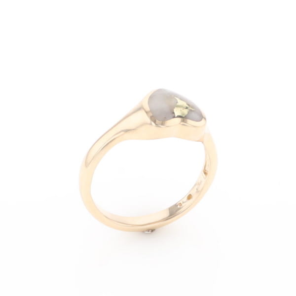 Gold Quartz Ring Heart Shape Inlaid Design