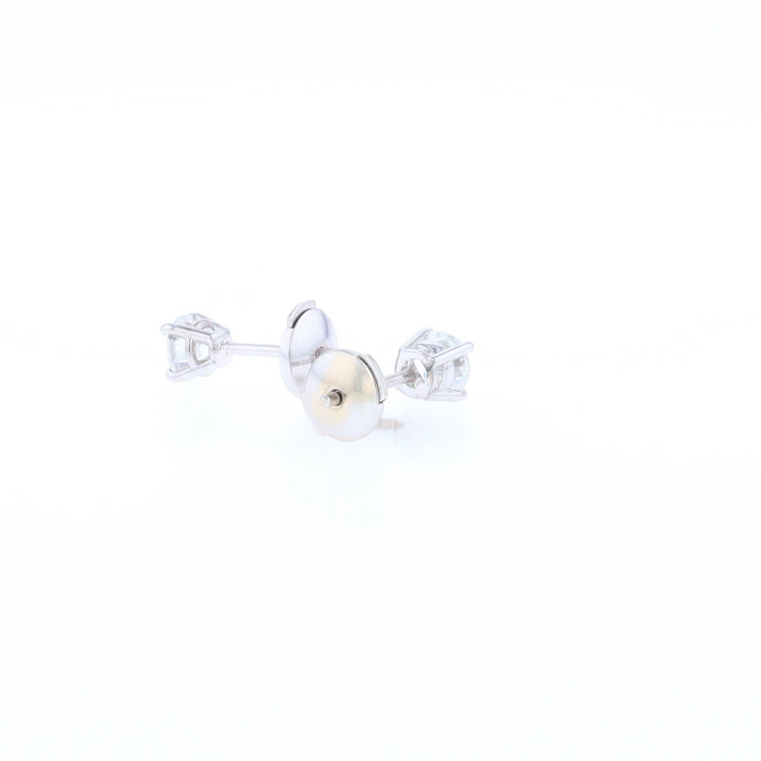 0.69ctw Diamond Stud Earrings
