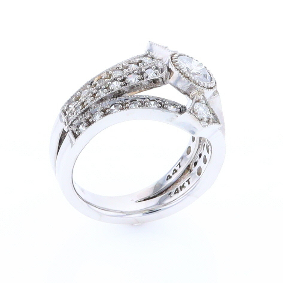 The Queen's Ring - Salt and Pepper