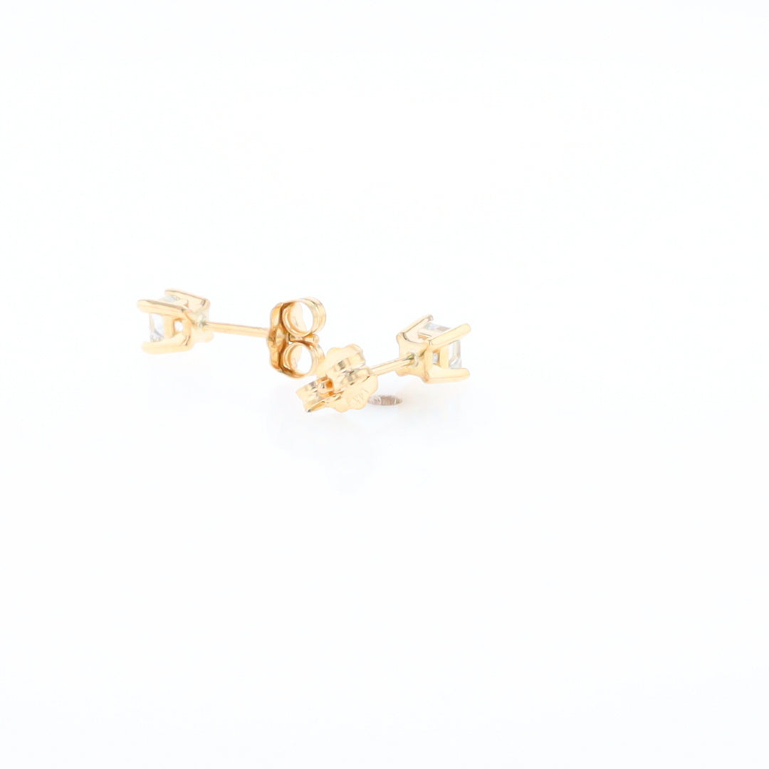 0.39ctw Diamond Stud Earrings