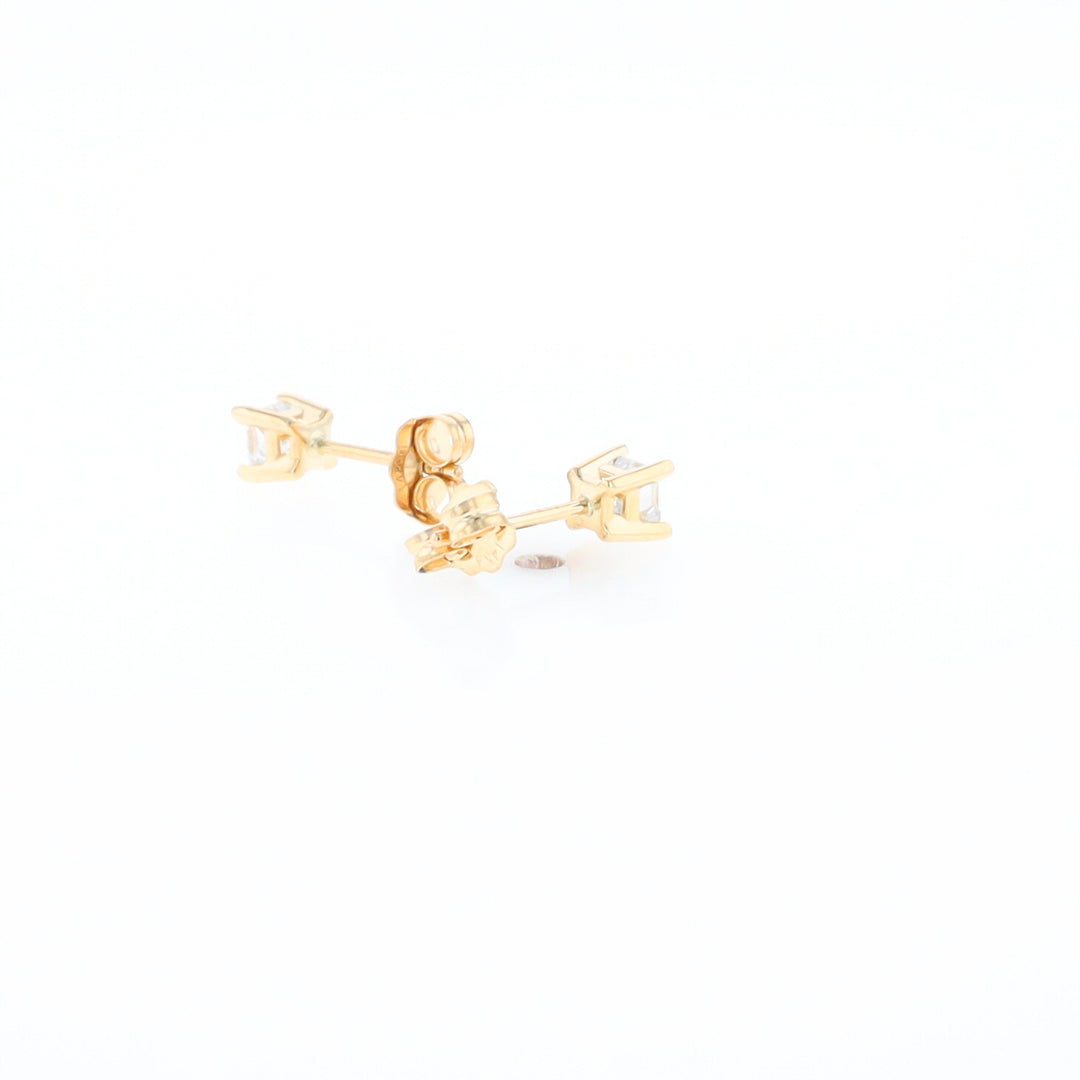 0.39ctw Diamond Stud Earrings