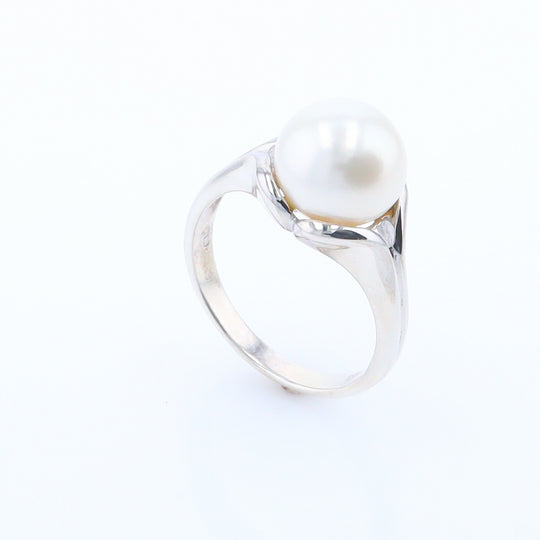 Solitaire Pearl Ring