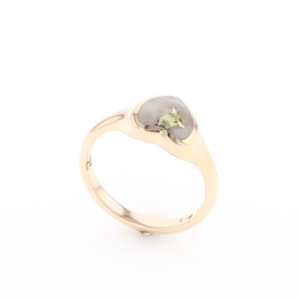 Gold Quartz Ring Heart Shape Inlaid Design