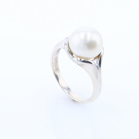 Solitaire Pearl Ring